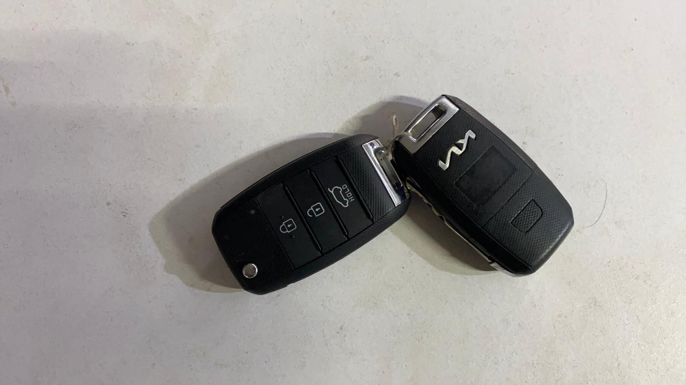 2022 KIA SONET HTK PLUS 1.2, CNG, Manual, 40,451 km, Key Close Up