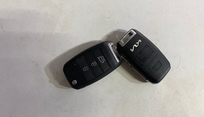 2022 KIA SONET HTK PLUS 1.2, CNG, Manual, 40,431 km, Key Close Up