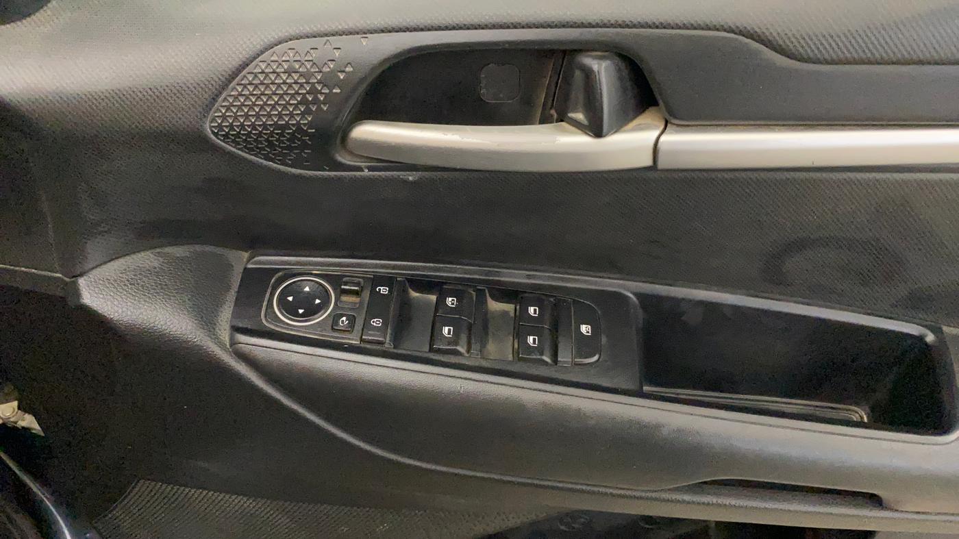 2022 KIA SONET HTK PLUS 1.2, CNG, Manual, 40,451 km, Driver Side Door Panels Control