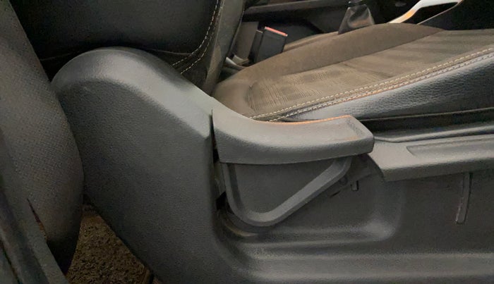 2022 KIA SONET HTK PLUS 1.2, CNG, Manual, 40,431 km, Driver Side Adjustment Panel