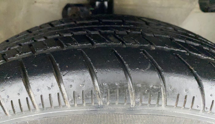 2010 Maruti A Star VXI, Petrol, Manual, 23,797 km, Right Front Tyre Tread