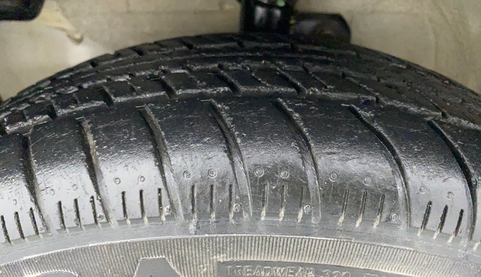 2010 Maruti A Star VXI, Petrol, Manual, 23,797 km, Left Front Tyre Tread