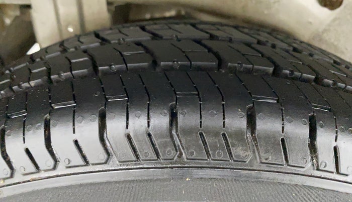 2010 Maruti A Star VXI, Petrol, Manual, 23,797 km, Right Rear Tyre Tread