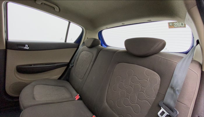 2011 Hyundai i20 SPORTZ 1.2, Petrol, Manual, 95,326 km, Right Side Rear Door Cabin