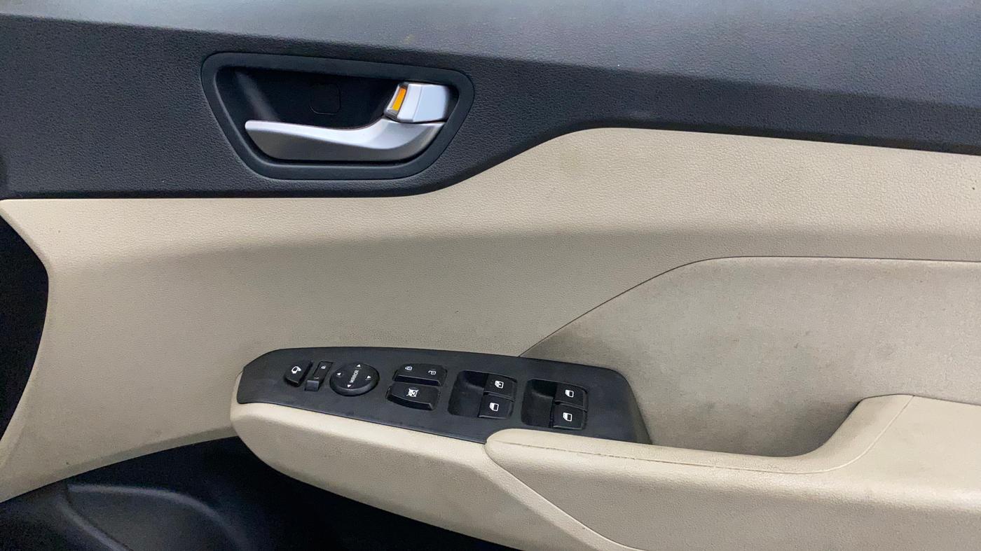 2021 Hyundai Verna SX 1.5 VTVT, Petrol, Manual, 37,722 km, Driver Side Door Panels Control