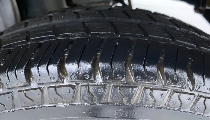 2010 Maruti Alto LX, Petrol, Manual, 57,120 km, Left Rear Tyre Tread