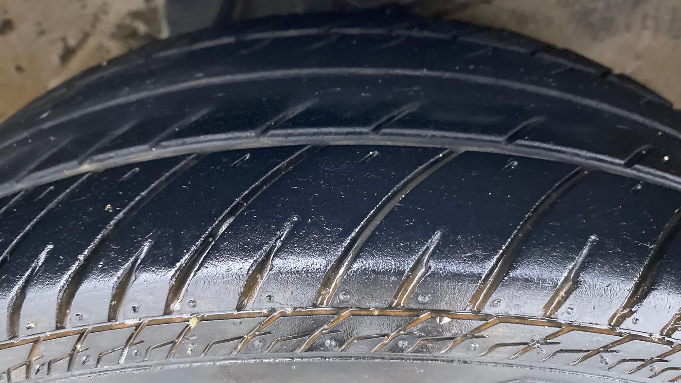 2010 Maruti Alto LX, Petrol, Manual, 57,120 km, Right Front Tyre Tread