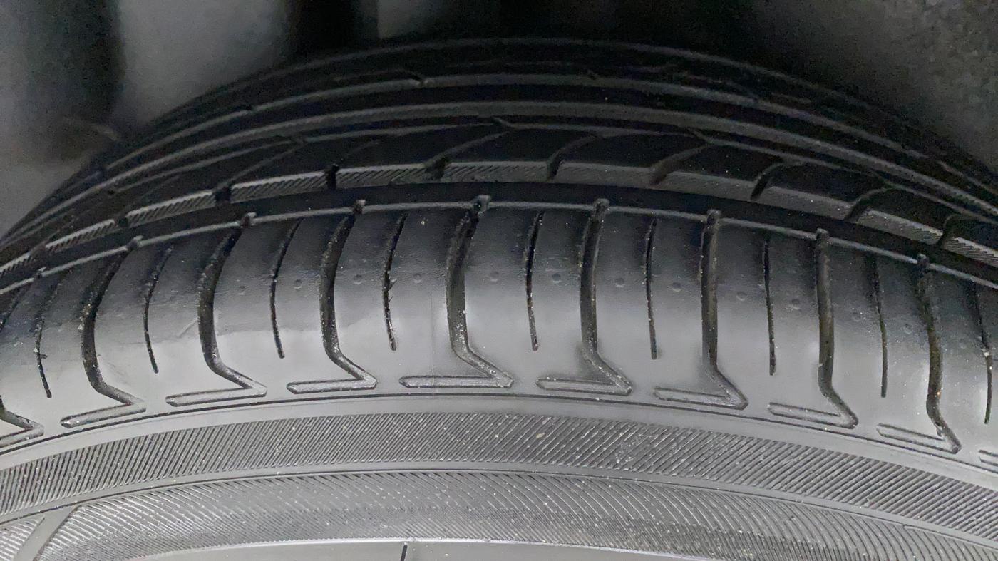 2016 Volkswagen Polo HIGHLINE1.2L, Petrol, Manual, 37,883 km, Right Rear Tyre Tread
