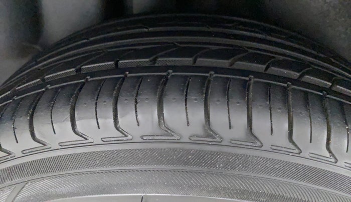 2016 Volkswagen Polo HIGHLINE1.2L, Petrol, Manual, 37,883 km, Right Rear Tyre Tread