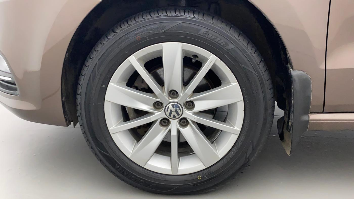 2016 Volkswagen Polo HIGHLINE1.2L, Petrol, Manual, 37,883 km, Left Front Wheel