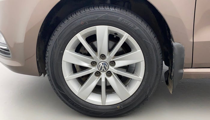 2016 Volkswagen Polo HIGHLINE1.2L, Petrol, Manual, 37,883 km, Left Front Wheel