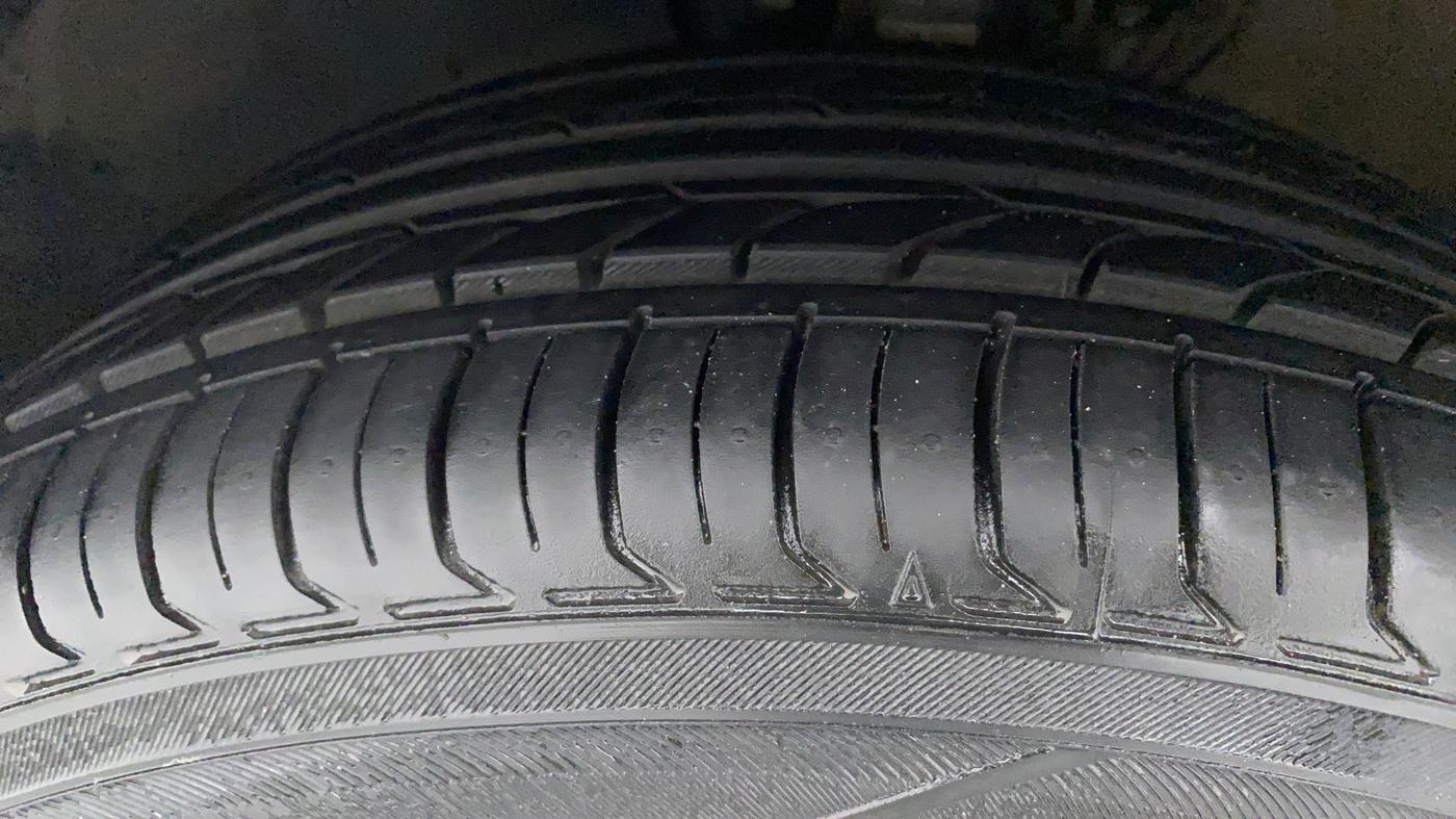 2016 Volkswagen Polo HIGHLINE1.2L, Petrol, Manual, 37,883 km, Left Front Tyre Tread