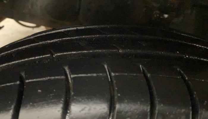 2013 Hyundai Eon ERA +, Petrol, Manual, 52,458 km, Left Front Tyre Tread