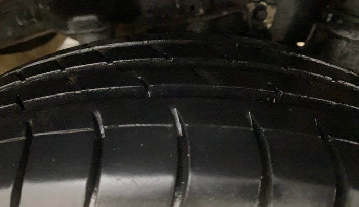 2013 Hyundai Eon ERA +, Petrol, Manual, 52,458 km, Left Rear Tyre Tread