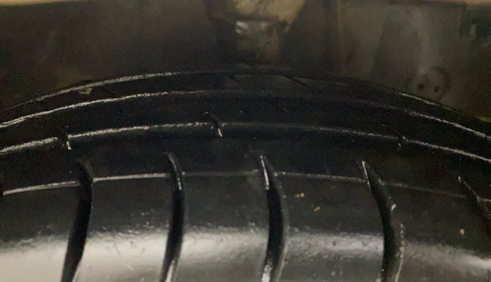 2013 Hyundai Eon ERA +, Petrol, Manual, 52,458 km, Right Front Tyre Tread