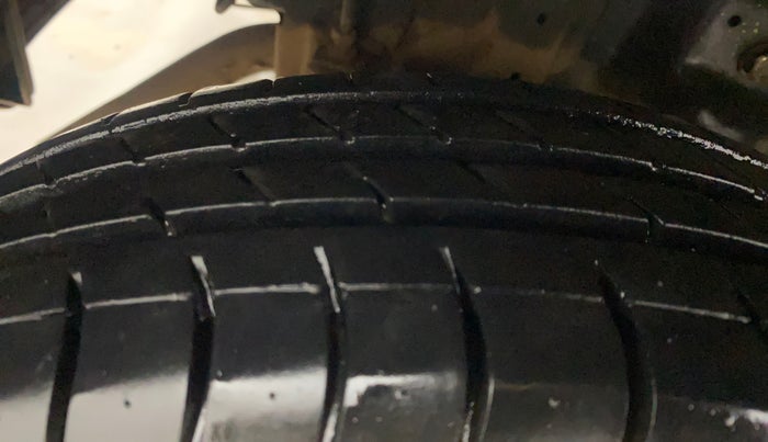 2013 Hyundai Eon ERA +, Petrol, Manual, 52,458 km, Right Rear Tyre Tread