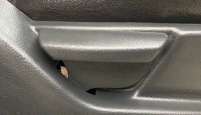 2013 Hyundai Eon ERA +, Petrol, Manual, 52,458 km, Driver Side Adjustment Panel