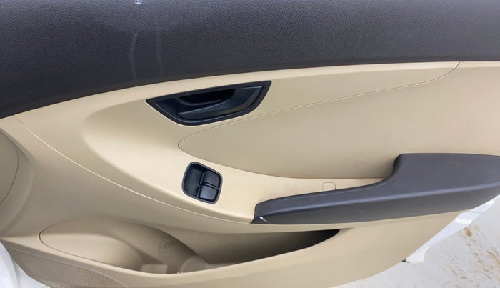 2013 Hyundai Eon ERA +, Petrol, Manual, 52,458 km, Driver Side Door Panels Control