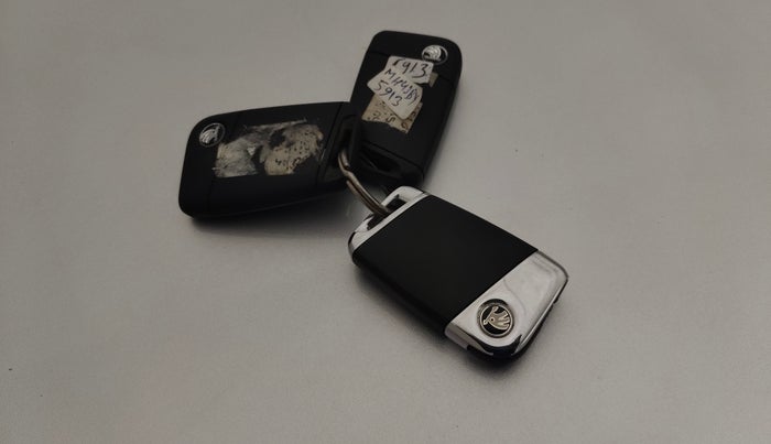 2021 Skoda Superb L&K 2.0 TSI AT, Petrol, Automatic, 43,942 km, Key Close Up