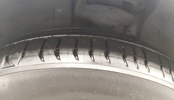 2021 Skoda Superb L&K 2.0 TSI AT, Petrol, Automatic, 43,942 km, Left Front Tyre Tread