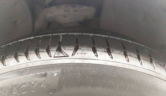 2021 Skoda Superb L&K 2.0 TSI AT, Petrol, Automatic, 43,942 km, Right Front Tyre Tread