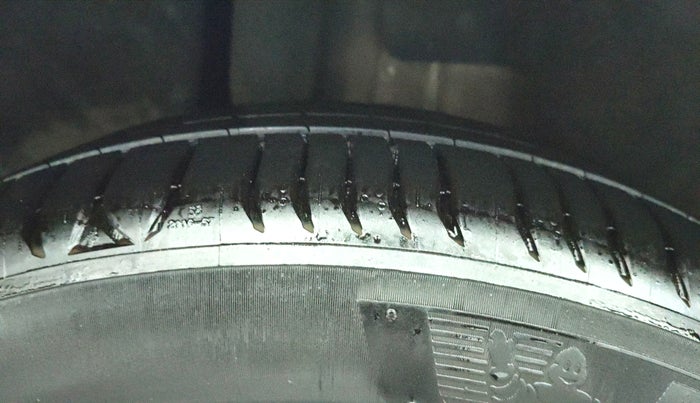 2021 Skoda Superb L&K 2.0 TSI AT, Petrol, Automatic, 43,942 km, Right Rear Tyre Tread