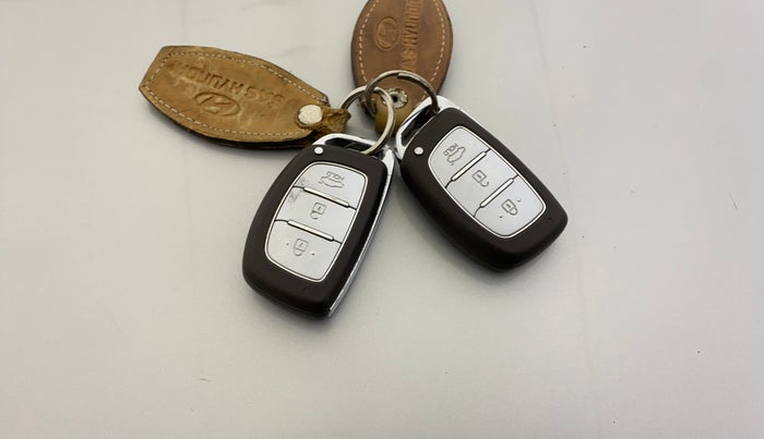 2017 Hyundai Grand i10 ASTA 1.2 KAPPA VTVT, Petrol, Manual, 5,943 km, Key Close Up