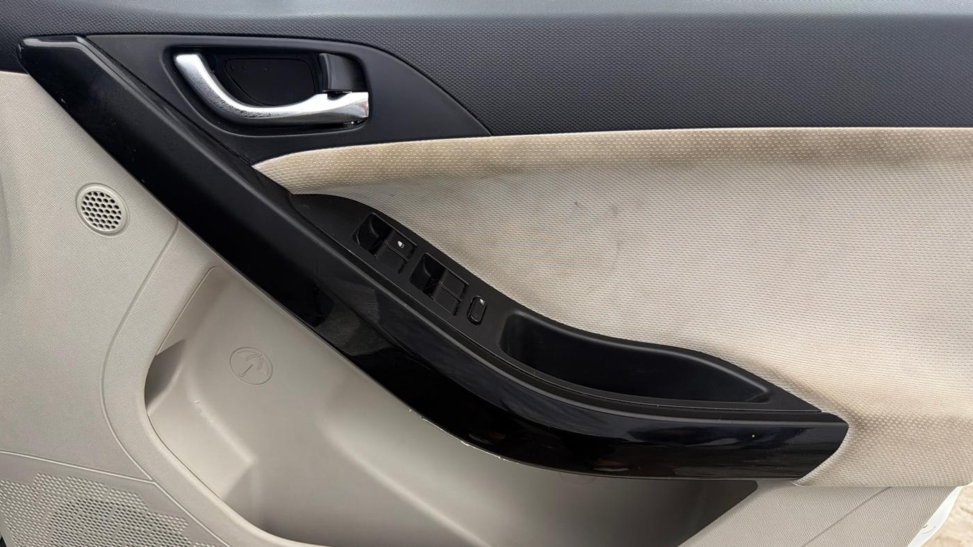 2023 Tata NEXON XZ PLUS PETROL, Petrol, Manual, 35,654 km, Driver Side Door Panels Control
