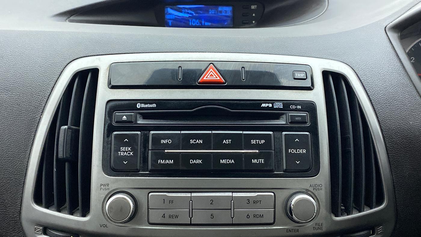 2014 Hyundai i20 SPORTZ 1.2 VTVT, Petrol, Manual, 72,908 km, Infotainment System