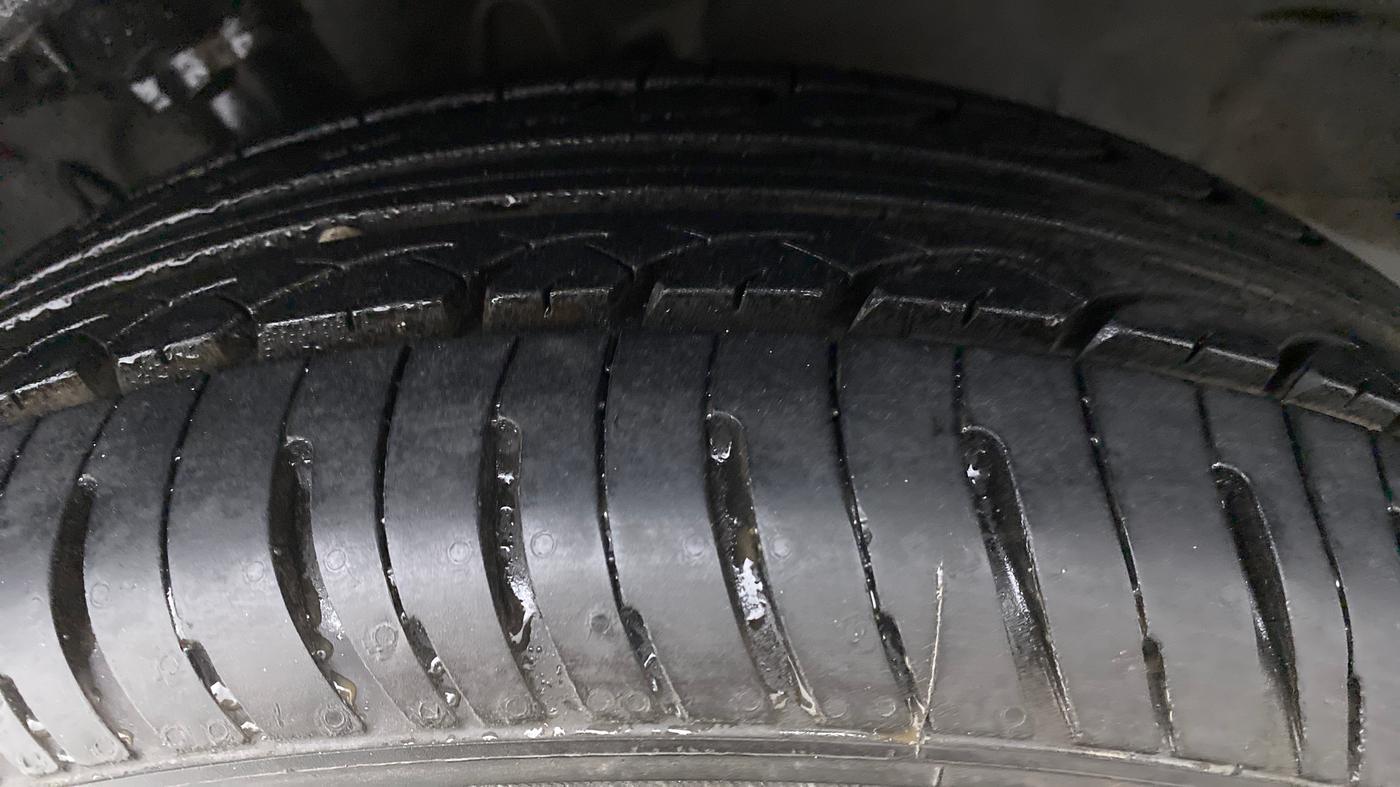 2014 Hyundai i20 SPORTZ 1.2 VTVT, Petrol, Manual, 72,908 km, Left Front Tyre Tread