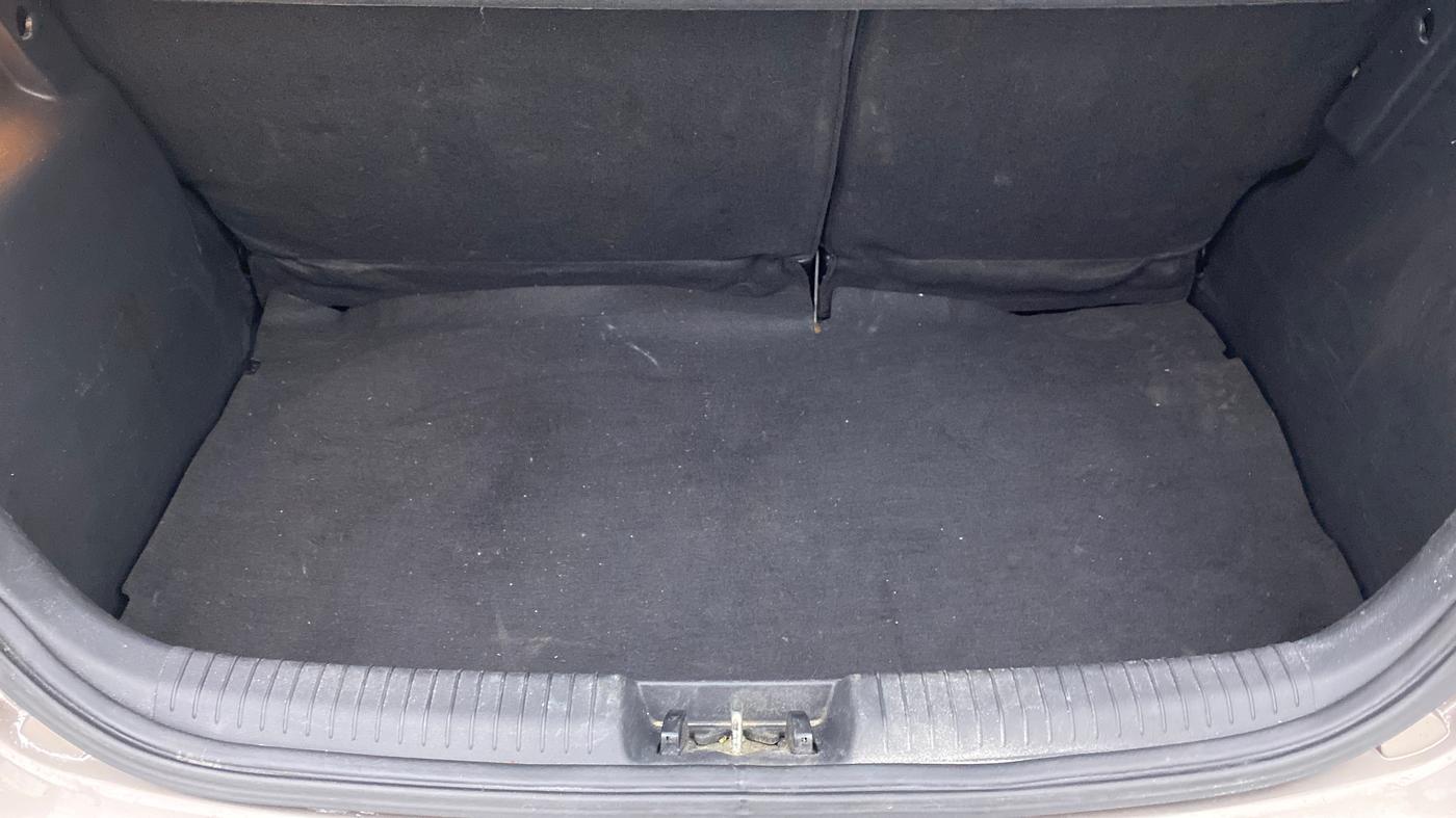 2014 Hyundai i20 SPORTZ 1.2 VTVT, Petrol, Manual, 72,908 km, Boot Inside