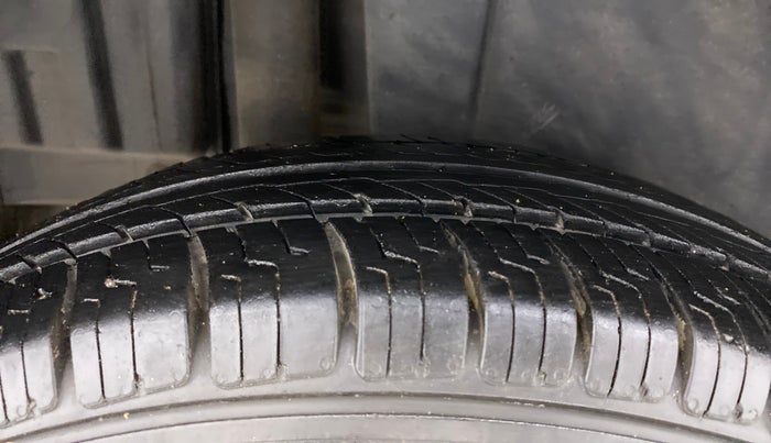 2012 Maruti Swift VDI, Diesel, Manual, 95,626 km, Right Rear Tyre Tread