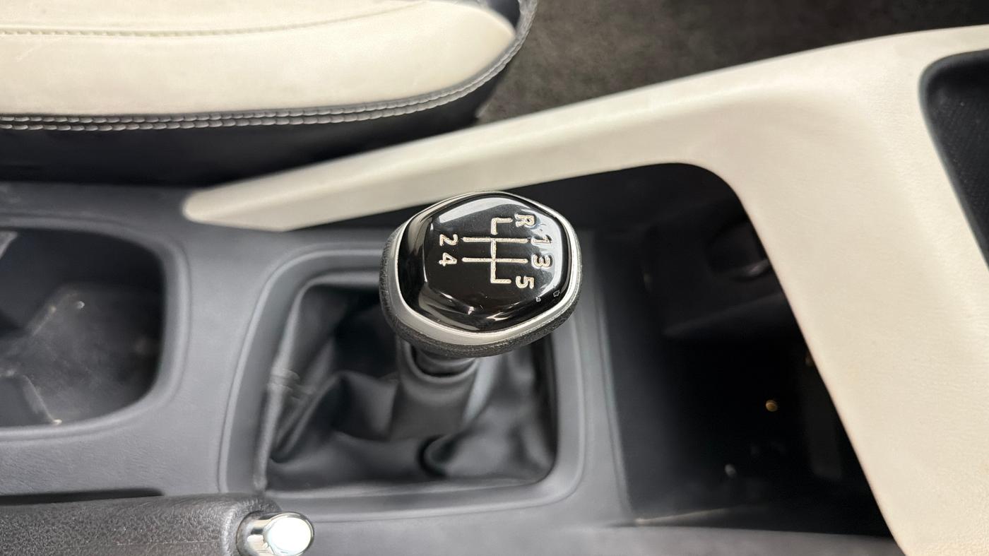 2022 Nissan MAGNITE XE, Petrol, Manual, 12,837 km, Gear Lever
