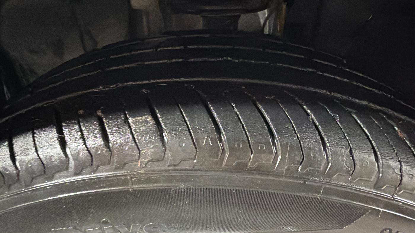 2022 Nissan MAGNITE XE, Petrol, Manual, 12,837 km, Left Front Tyre Tread