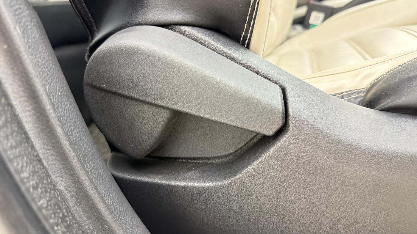 2022 Nissan MAGNITE XE, Petrol, Manual, 12,837 km, Driver Side Adjustment Panel