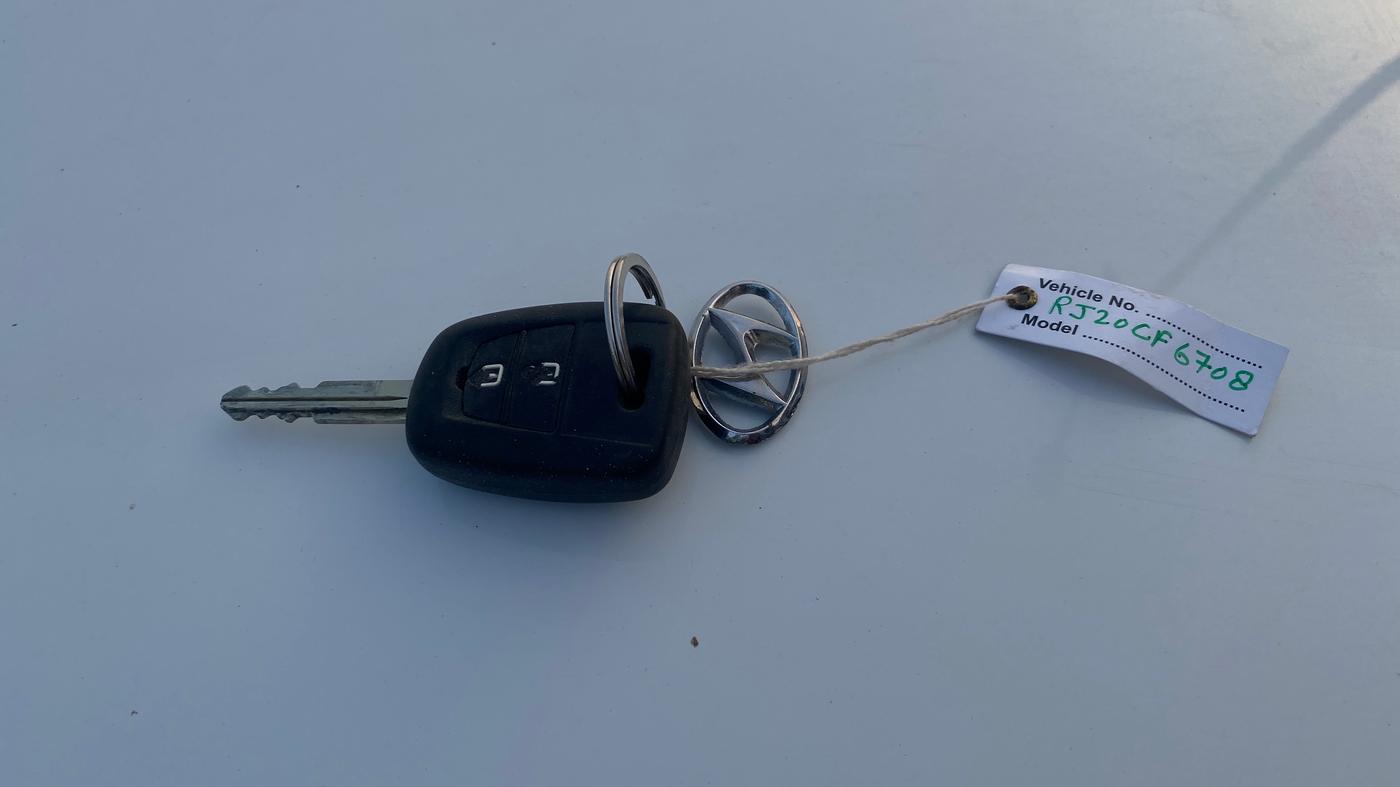 2018 Hyundai Grand i10 SPORTZ 1.2 KAPPA VTVT, Petrol, Manual, 42,647 km, Key Close Up