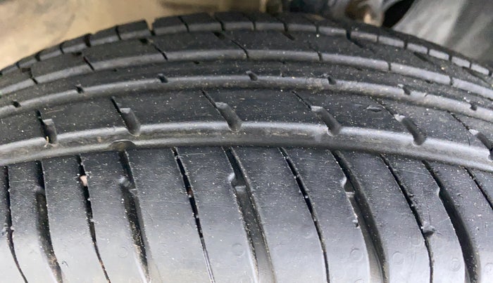 2021 Maruti New Wagon-R LXI CNG 1.0 L, CNG, Manual, 31,364 km, Right Front Tyre Tread