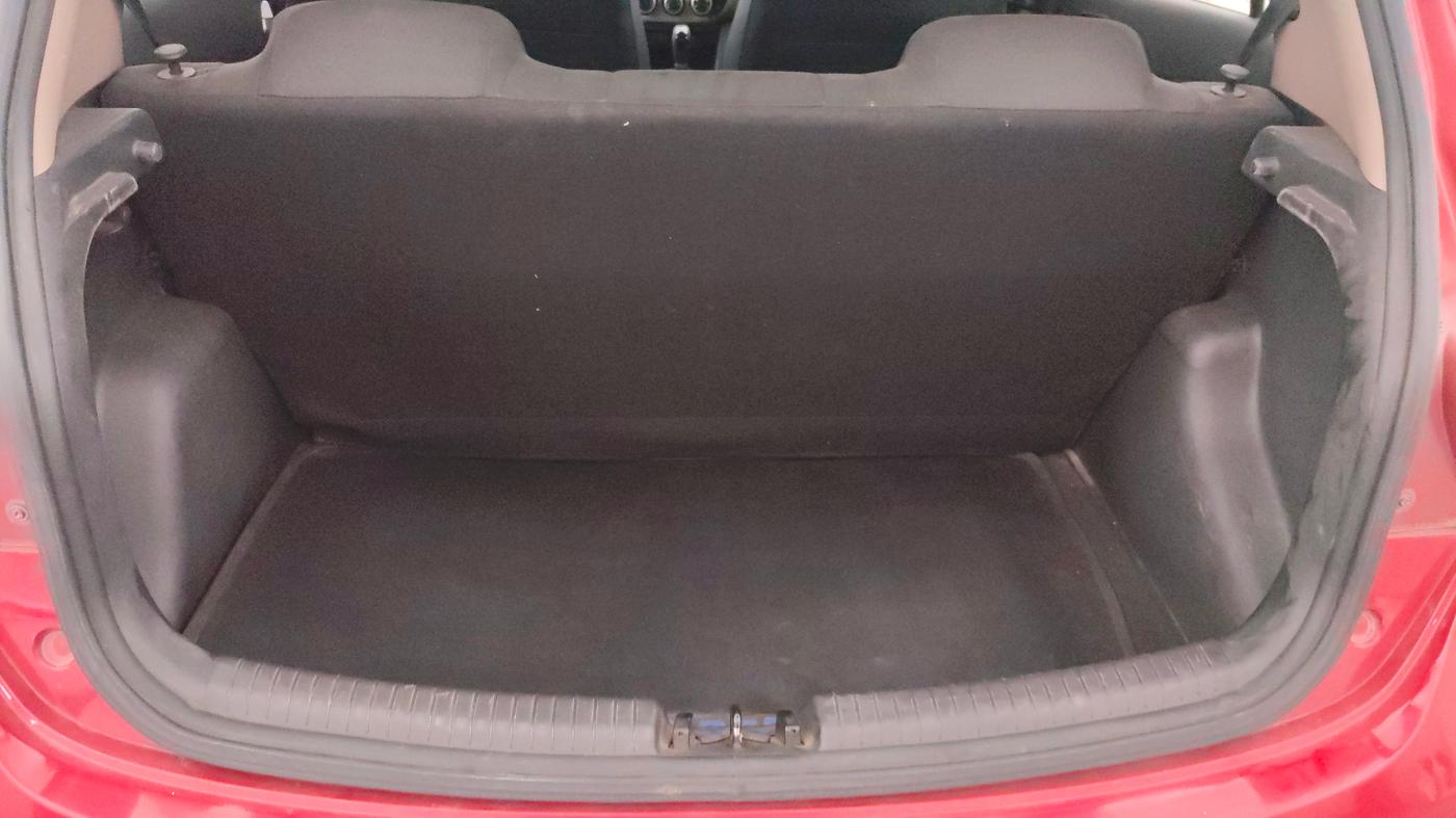 2017 Hyundai Grand i10 SPORTZ (O) AT 1.2 KAPPA VTVT, Petrol, Automatic, 95,534 km, Boot Inside