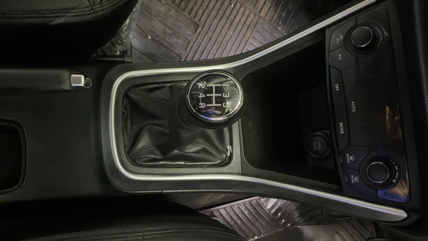 2022 Maruti S Cross ZETA 1.5, Petrol, Manual, 57,884 km, Gear Lever