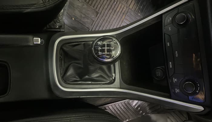 2022 Maruti S Cross ZETA 1.5, Petrol, Manual, 57,884 km, Gear Lever