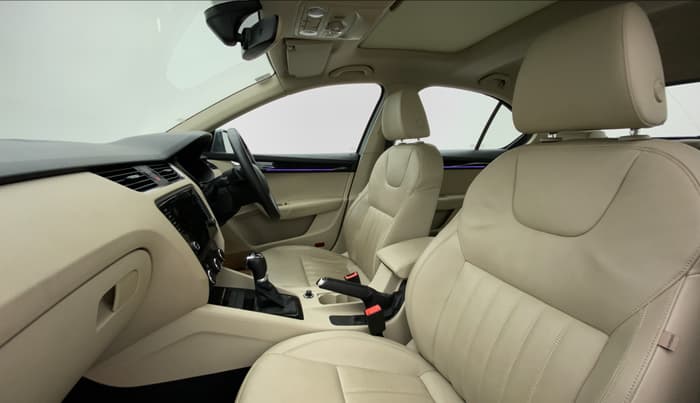 2019 Skoda Octavia LK 1.8 TSI AT, Petrol, Automatic, 18,604 km, Right Side Front Door Cabin