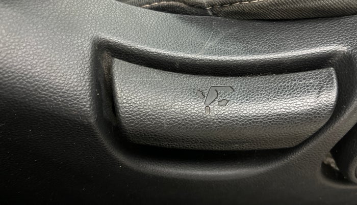 2016 Hyundai Creta S 1.6 PETROL, Petrol, Manual, 98,540 km, Driver Side Adjustment Panel