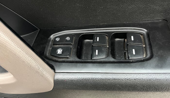 2016 Hyundai Creta S 1.6 PETROL, Petrol, Manual, 98,540 km, Driver Side Door Panels Control