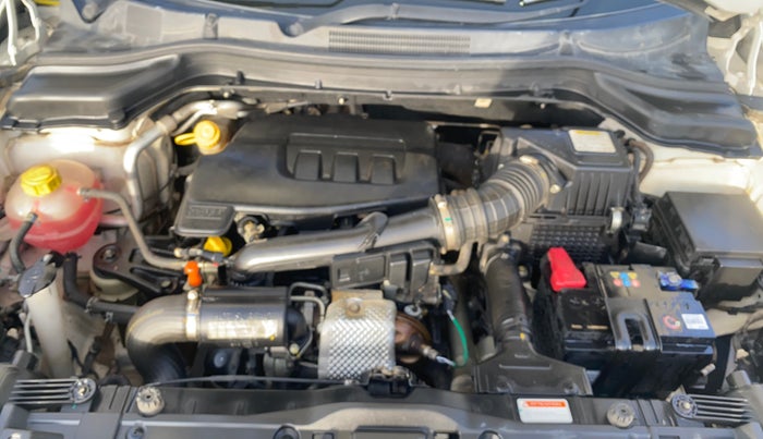 2022 Mahindra XUV300 W8 (O) 1.2 PETROL, Petrol, Manual, 80,884 km, Engine View