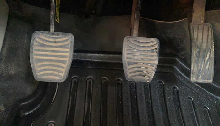 2022 Mahindra XUV300 W8 (O) 1.2 PETROL, Petrol, Manual, 80,884 km, Pedals