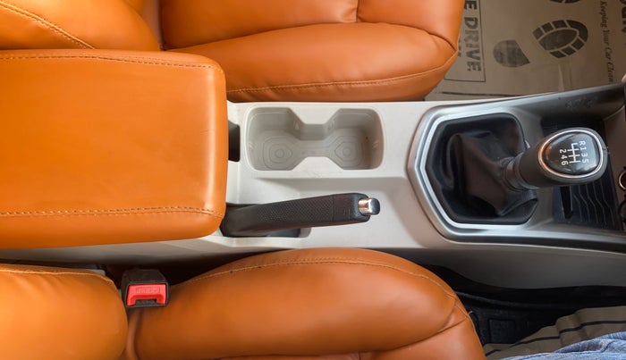 2022 Mahindra XUV300 W8 (O) 1.2 PETROL, Petrol, Manual, 80,884 km, Gear Lever