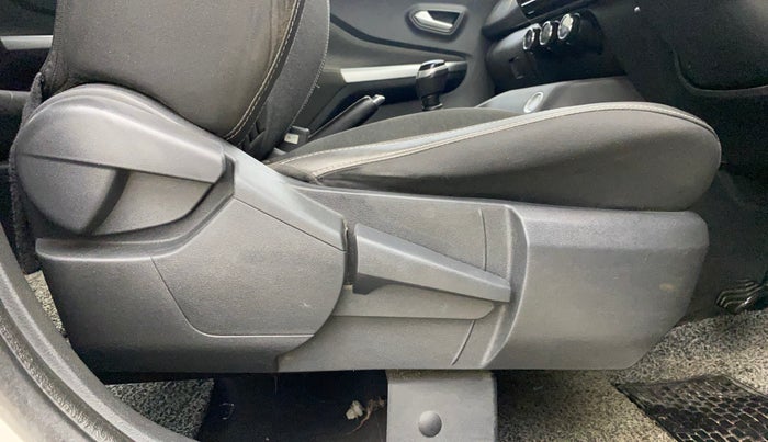 2021 Nissan MAGNITE XV PREMIUM TURBO (O), Petrol, Manual, 86,442 km, Driver Side Adjustment Panel