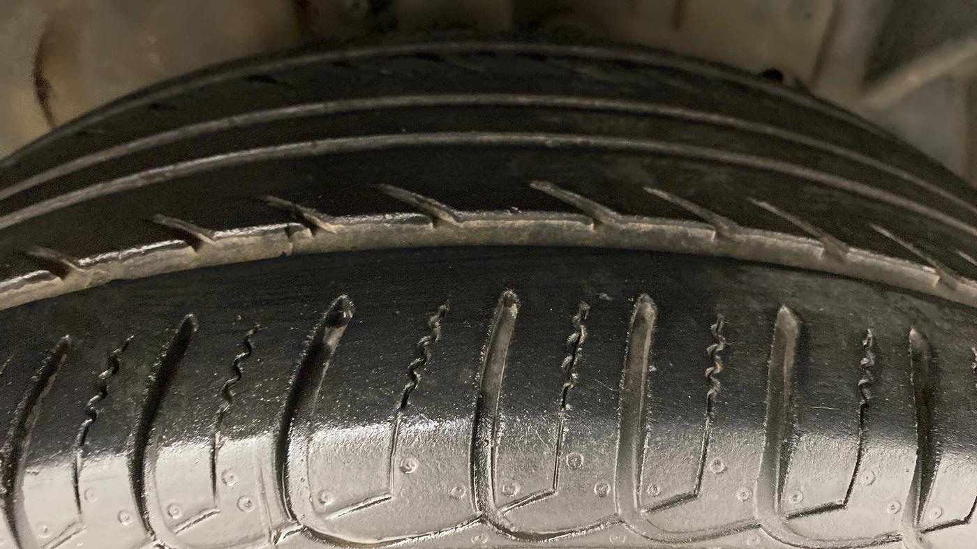 2014 Ford Ecosport 1.5 TITANIUM TI VCT AT, Petrol, Automatic, 66,514 km, Right Front Tyre Tread