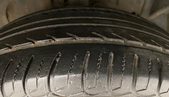 2014 Ford Ecosport 1.5 TITANIUM TI VCT AT, Petrol, Automatic, 66,514 km, Right Front Tyre Tread