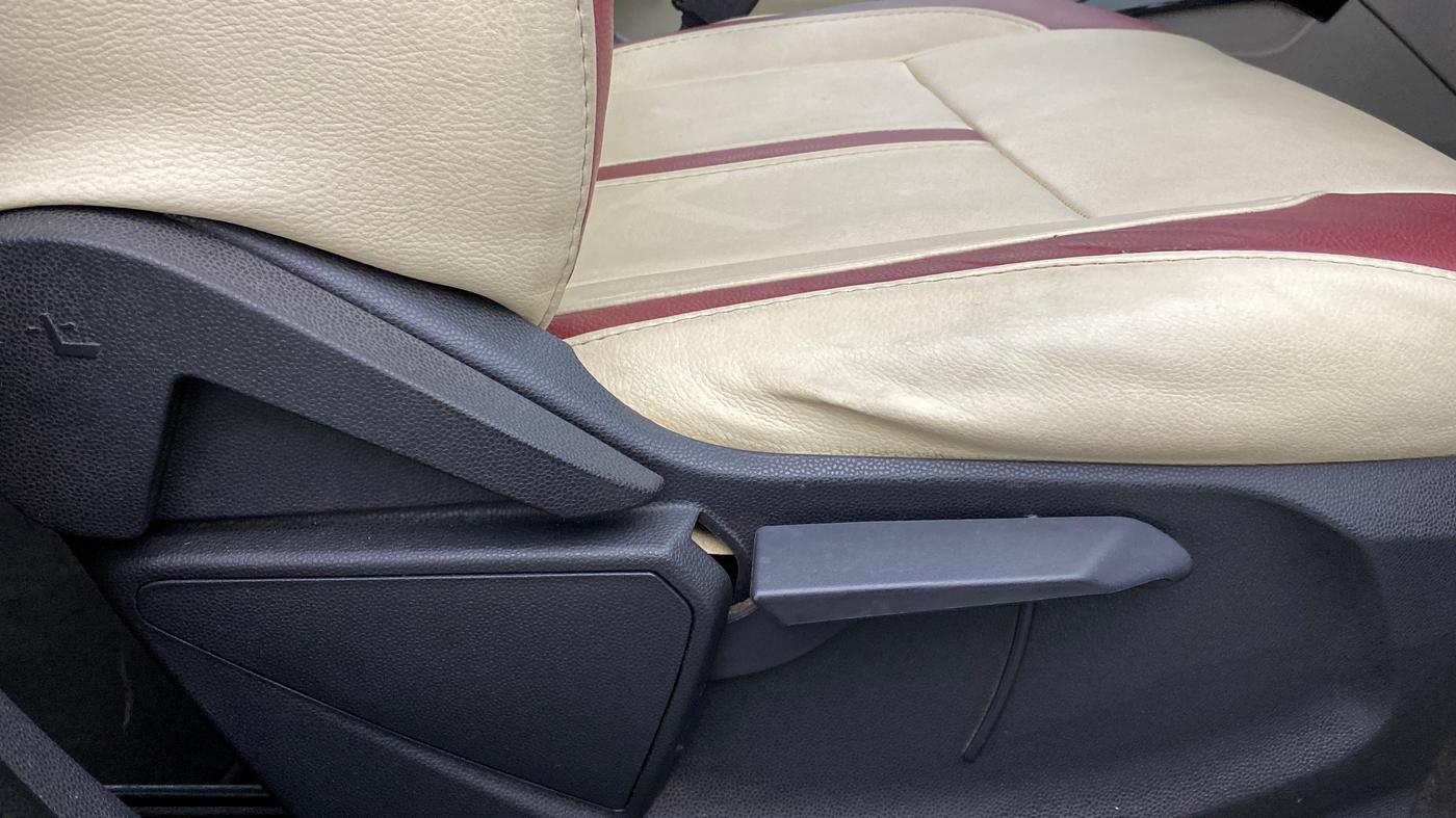 2014 Ford Ecosport 1.5 TITANIUM TI VCT AT, Petrol, Automatic, 66,514 km, Driver Side Adjustment Panel